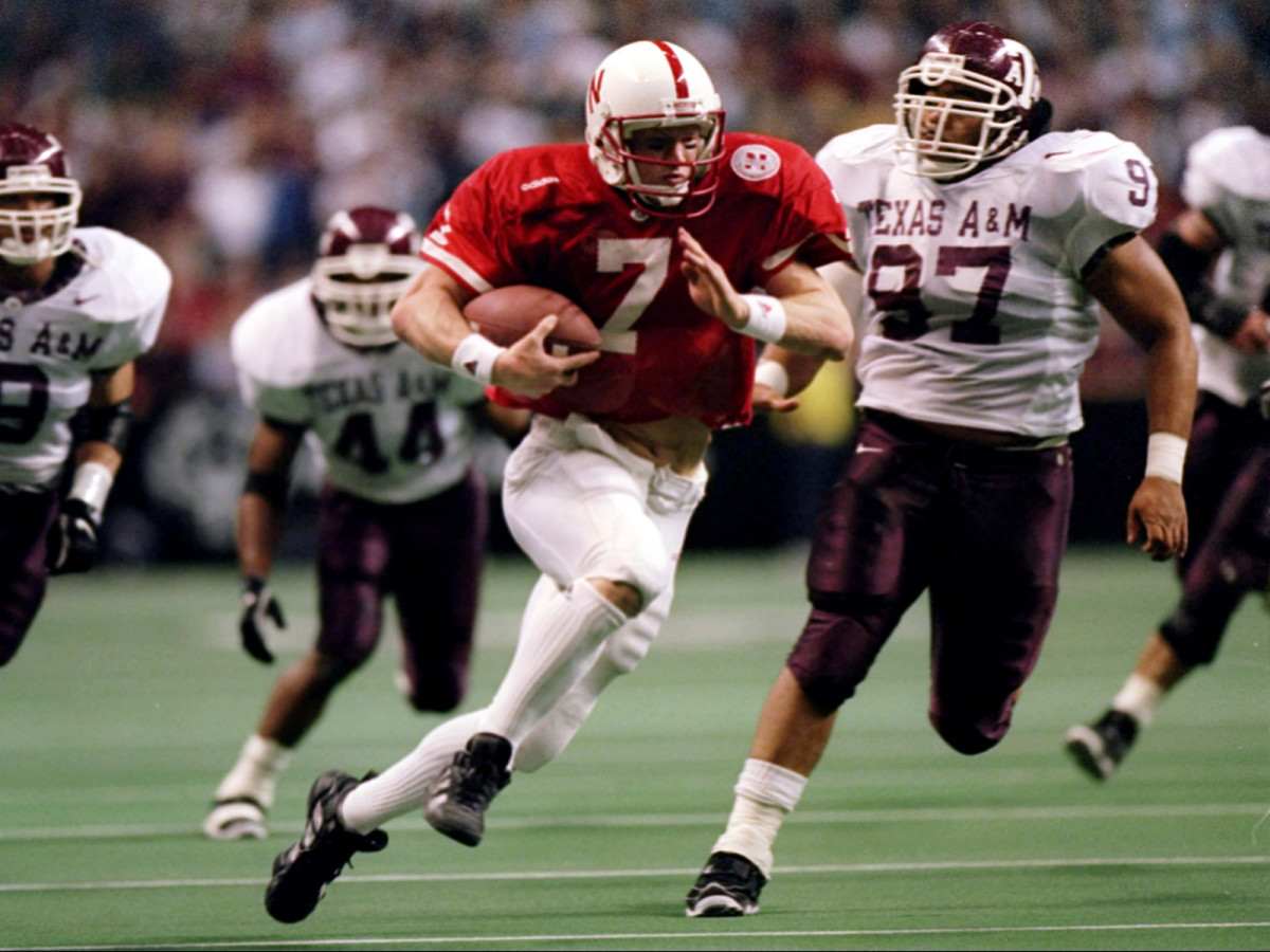 scott-frost-nebraska-player.jpg